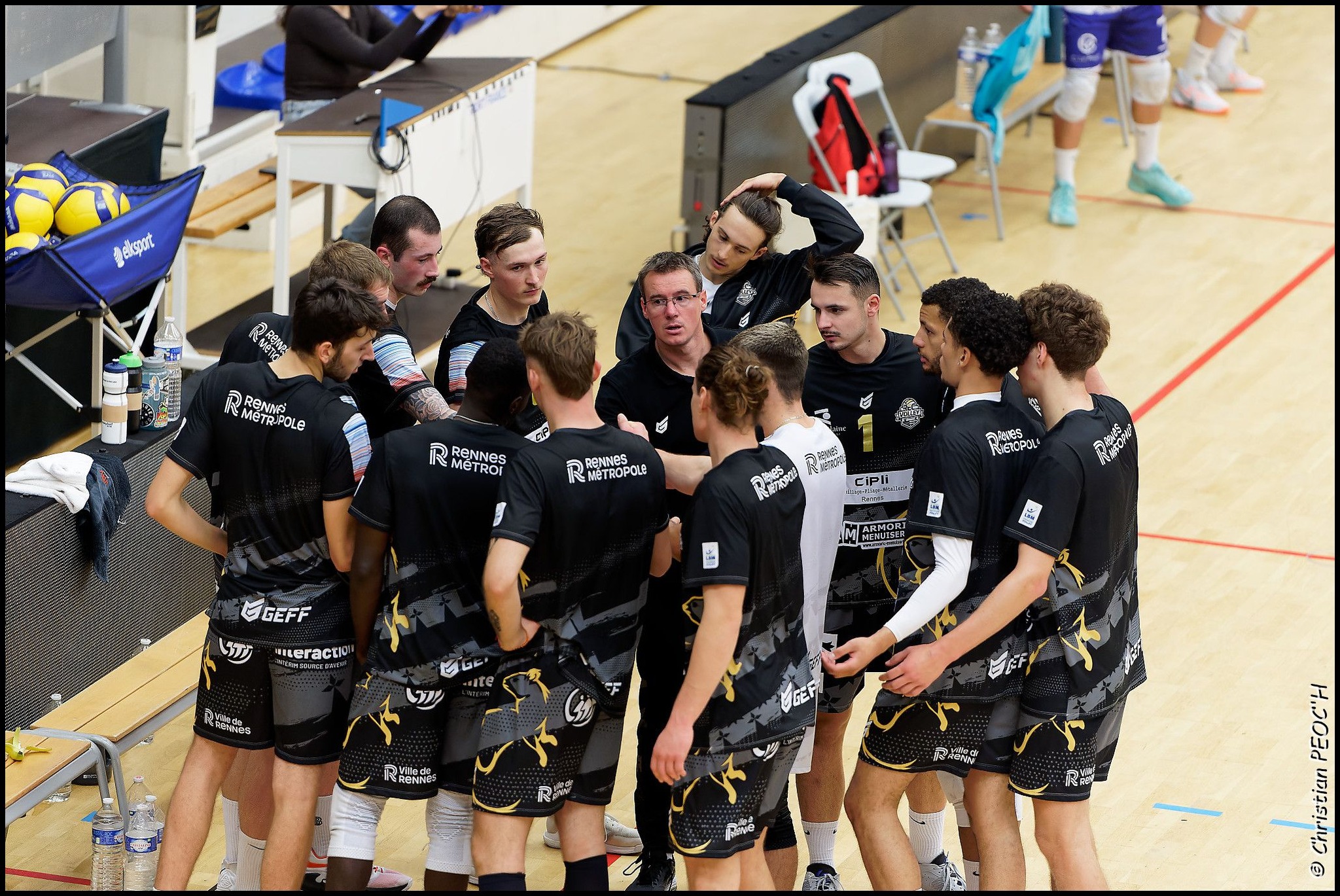 « En Manque De Repères, Le REC Volley Rate Son Entrée à Cambrai (3-0 ...